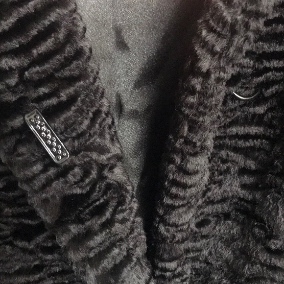 New Sherry Cassin New York Faux Fur Coat - Picture 3 of 7